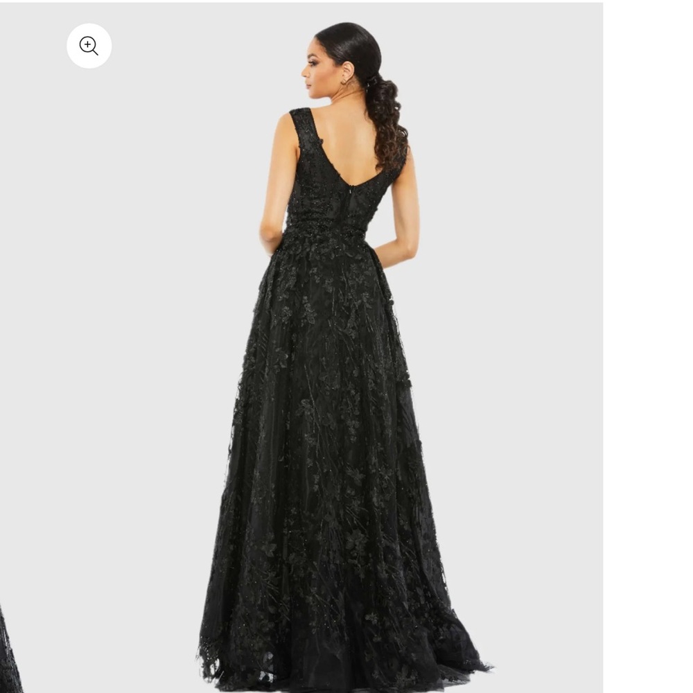Mac Duggal Black Embroidered V-Neck Sequin Dress Gown Size 6 NWT - Picture 4 of 12